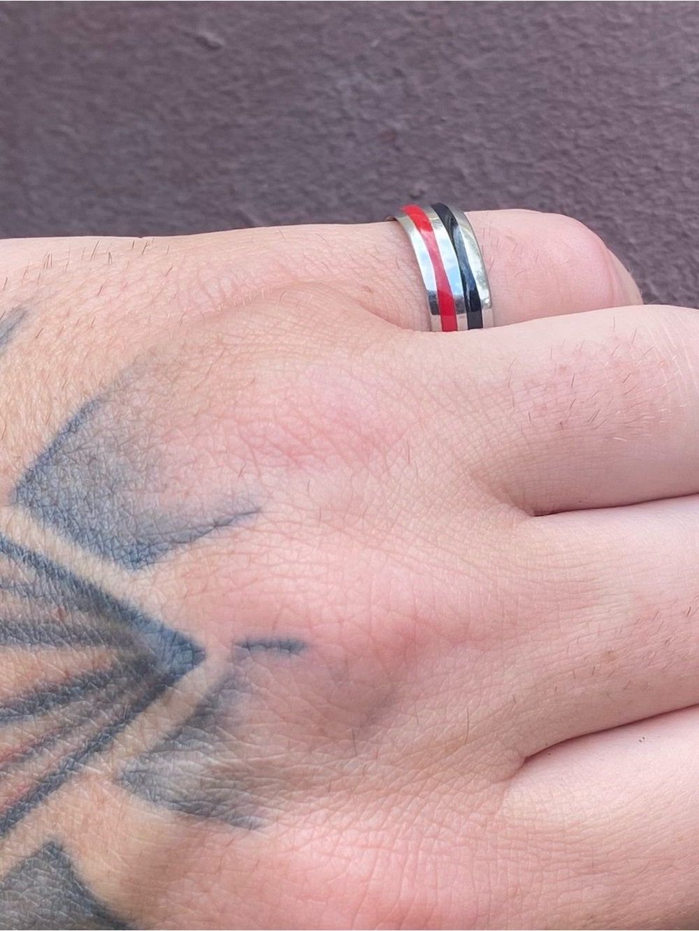 Stainless Steel w/ Red & Black Groove Inlay Ring Size 8.5 - Picture 2 of 3
